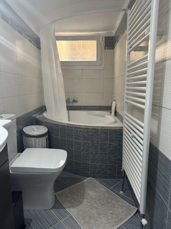 Arya Guesthouse Polygyros Bagian luar foto
